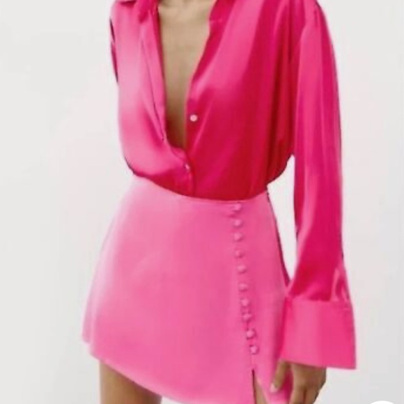 *WORN ONCE* ZARA Pink Satin Mini Skort - Picture 2 of 6